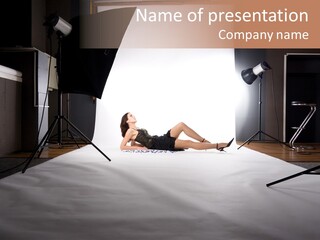 Posing Women Profi PowerPoint Template