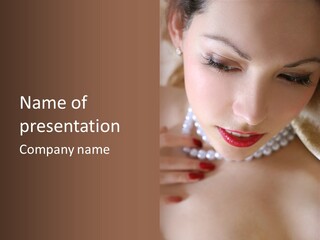 Beads Bright Make Up PowerPoint Template