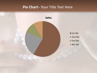 Beads Bright Make Up PowerPoint Template