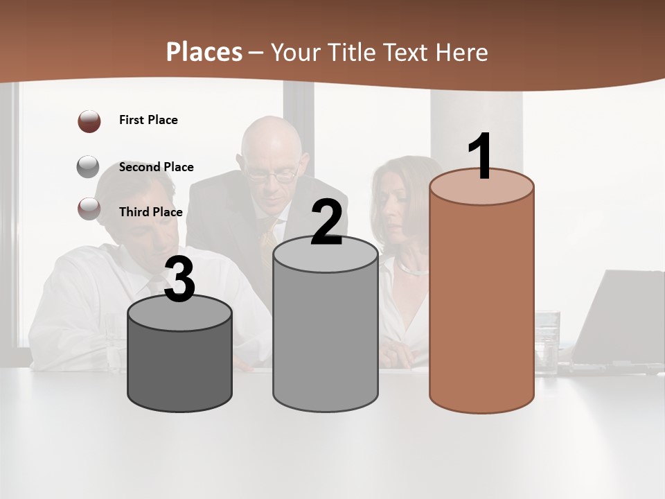Businessclass Midman Laptopcomputer PowerPoint Template
