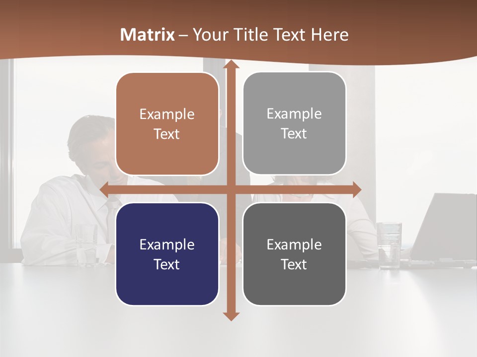 Businessclass Midman Laptopcomputer PowerPoint Template