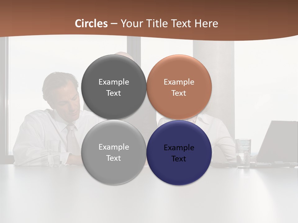 Businessclass Midman Laptopcomputer PowerPoint Template