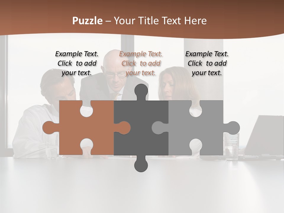 Businessclass Midman Laptopcomputer PowerPoint Template