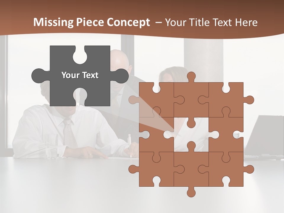 Businessclass Midman Laptopcomputer PowerPoint Template