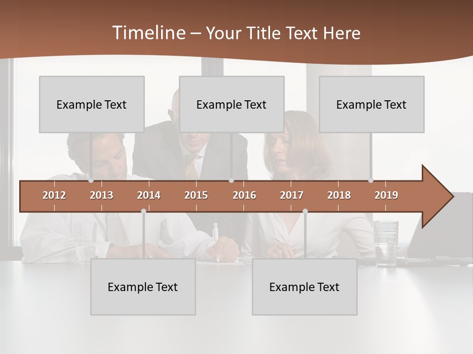 Businessclass Midman Laptopcomputer PowerPoint Template