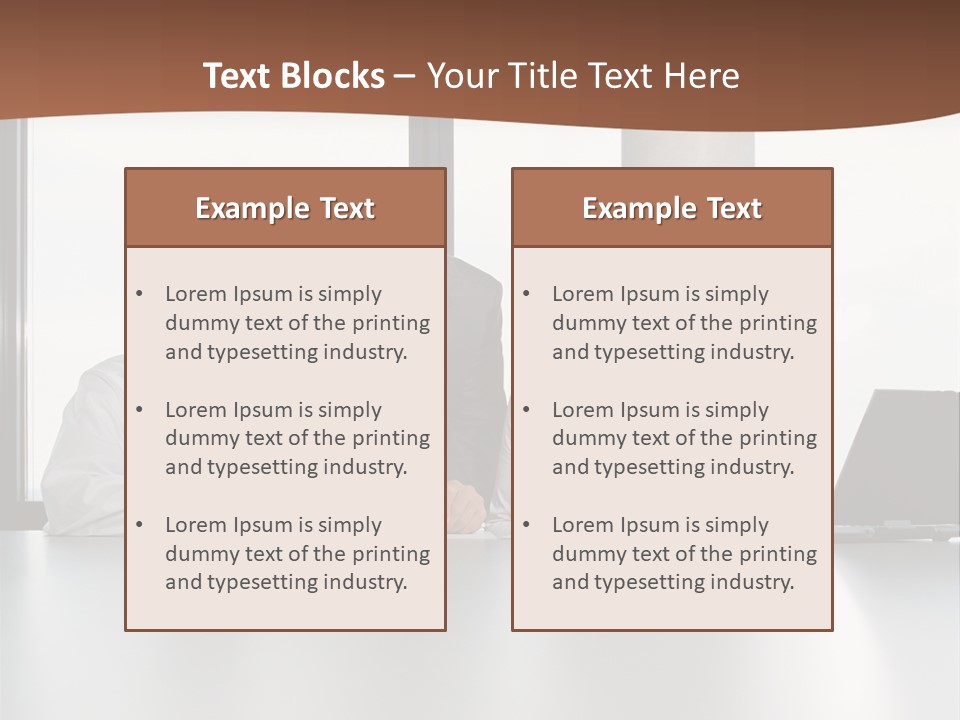 Businessclass Midman Laptopcomputer PowerPoint Template