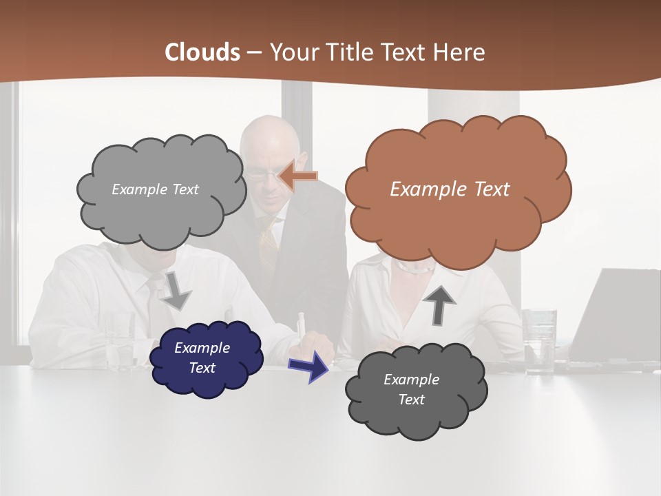 Businessclass Midman Laptopcomputer PowerPoint Template