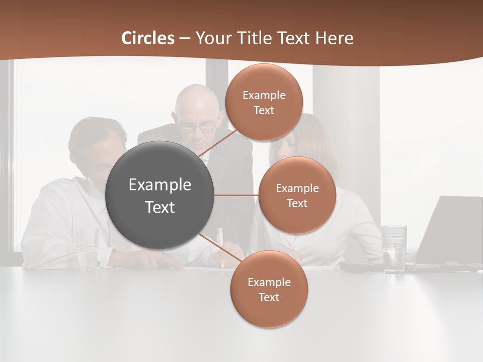 Businessclass Midman Laptopcomputer PowerPoint Template