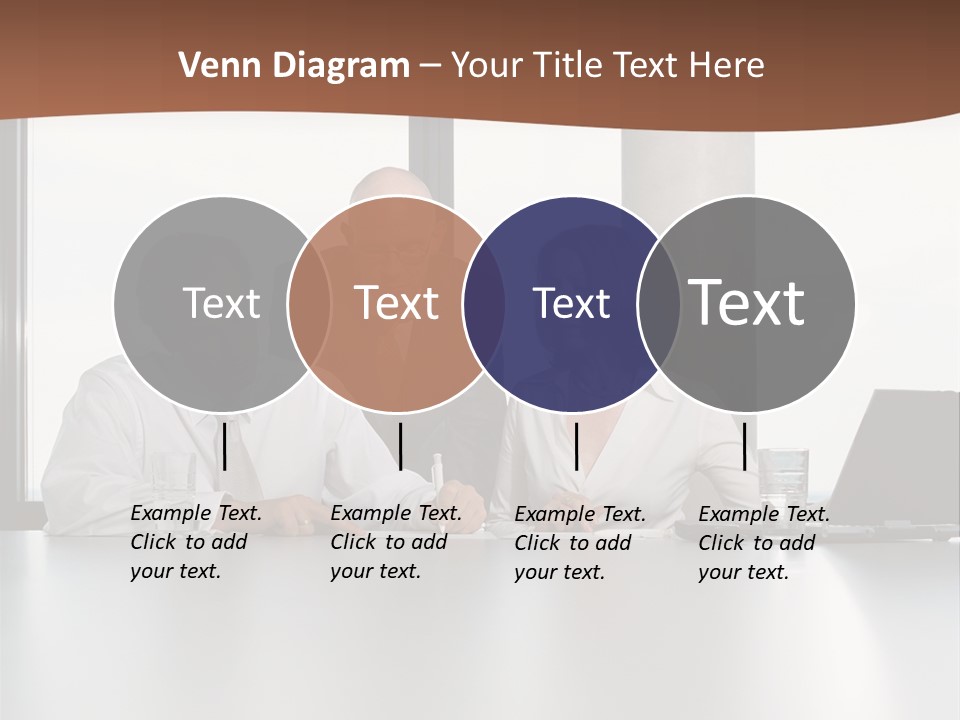 Businessclass Midman Laptopcomputer PowerPoint Template