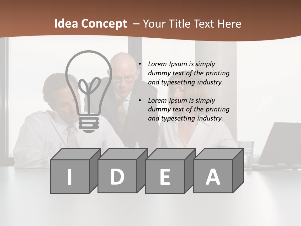 Businessclass Midman Laptopcomputer PowerPoint Template