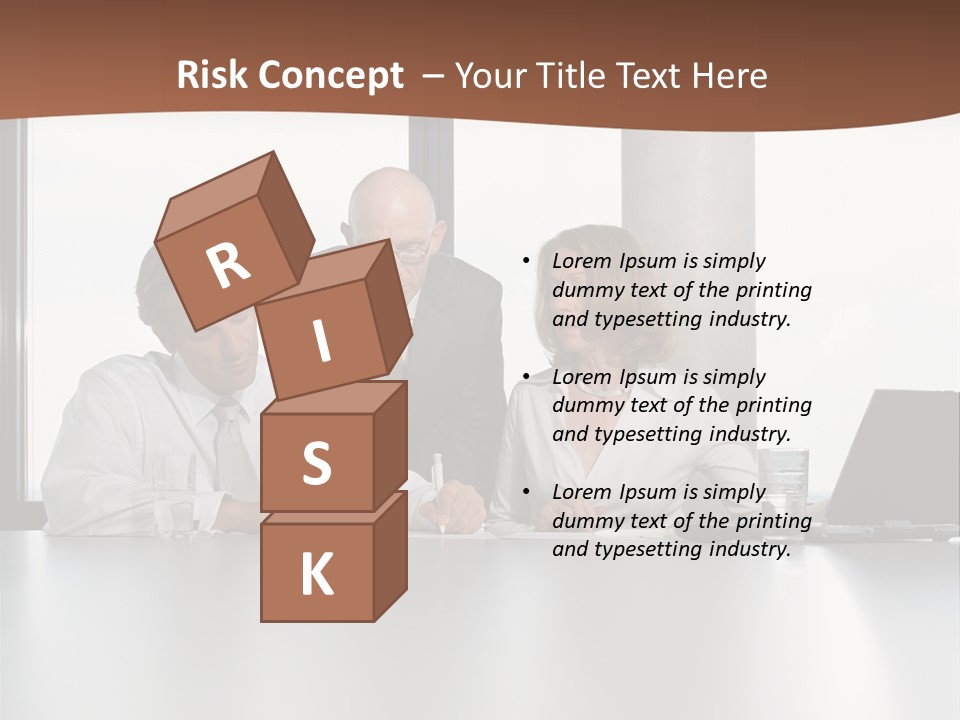 Businessclass Midman Laptopcomputer PowerPoint Template