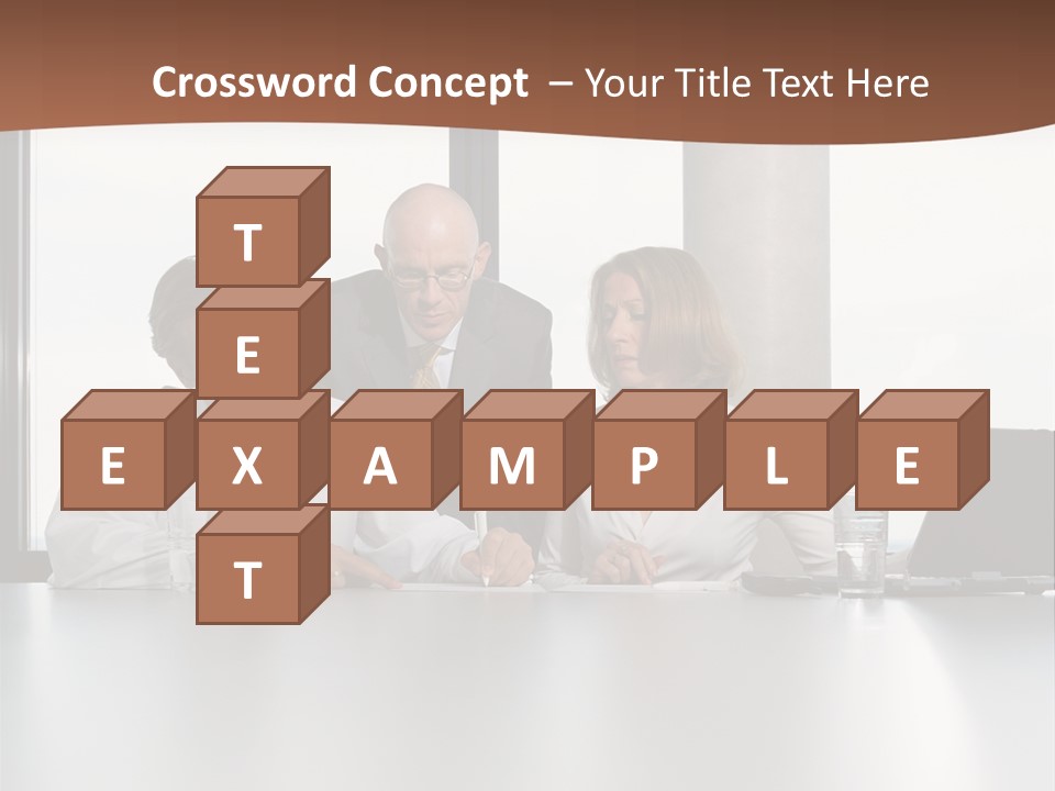 Businessclass Midman Laptopcomputer PowerPoint Template