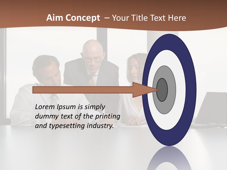 Businessclass Midman Laptopcomputer PowerPoint Template