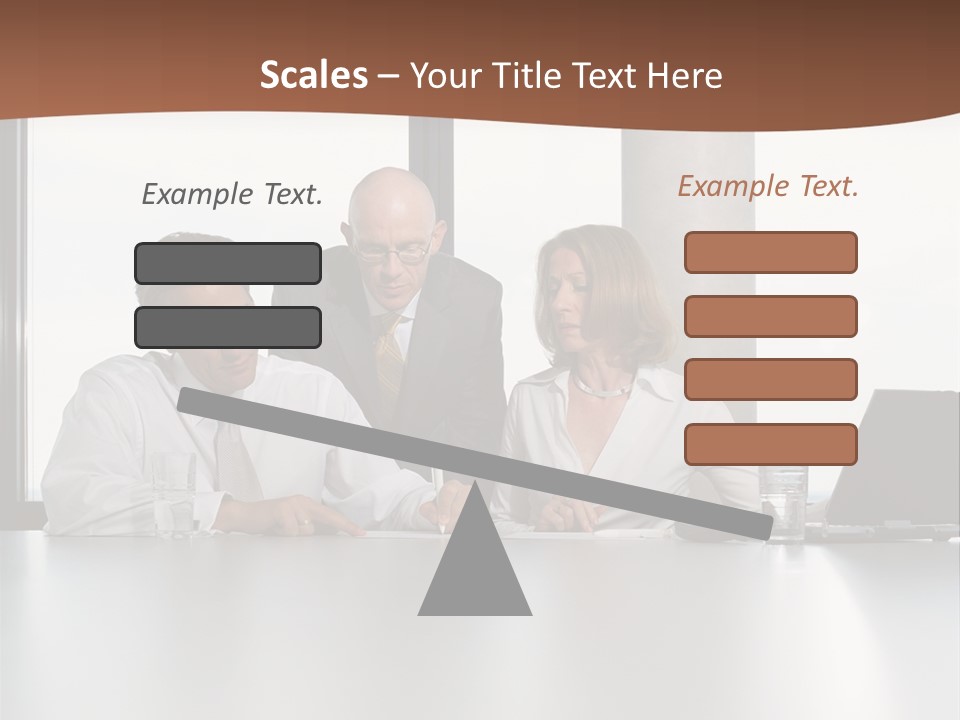 Businessclass Midman Laptopcomputer PowerPoint Template