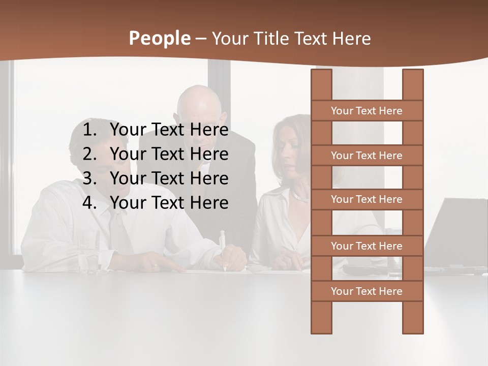 Businessclass Midman Laptopcomputer PowerPoint Template