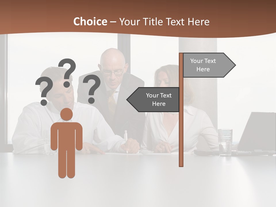 Businessclass Midman Laptopcomputer PowerPoint Template