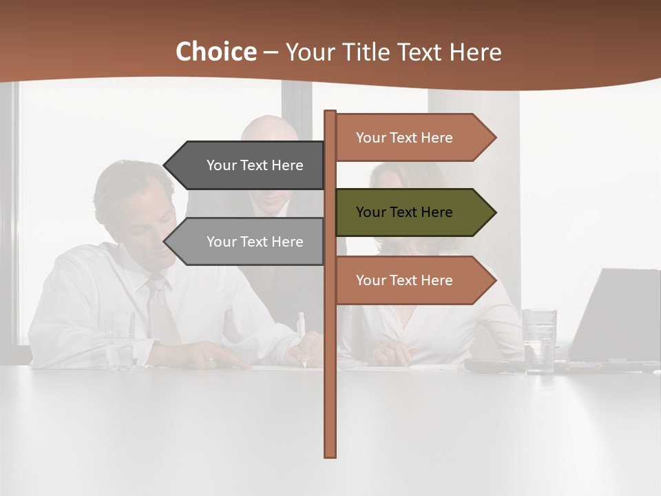 Businessclass Midman Laptopcomputer PowerPoint Template