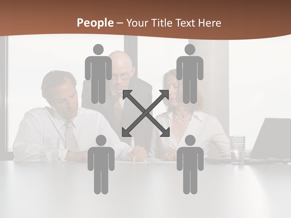 Businessclass Midman Laptopcomputer PowerPoint Template