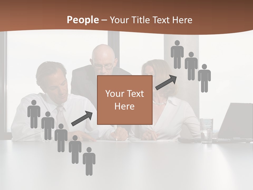 Businessclass Midman Laptopcomputer PowerPoint Template