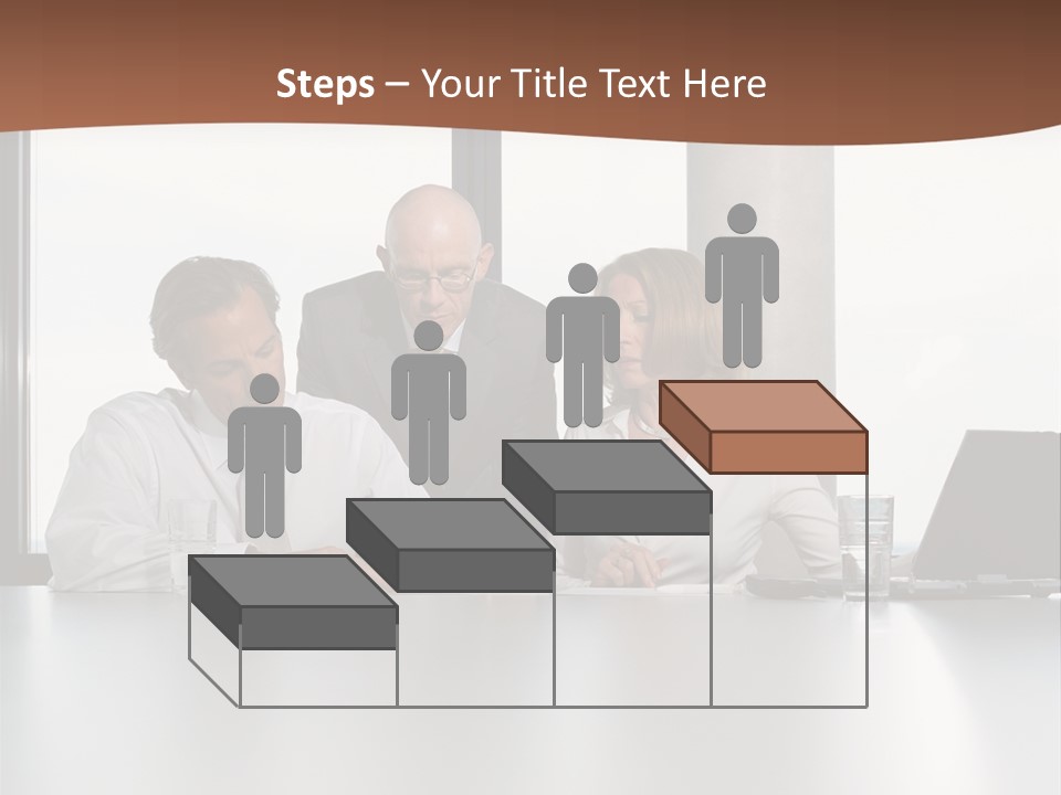 Businessclass Midman Laptopcomputer PowerPoint Template