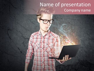 Junge Probleme Laptop PowerPoint Template