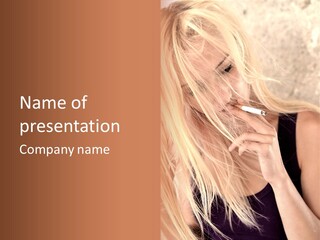 Fumeur Femelle Blond PowerPoint Template