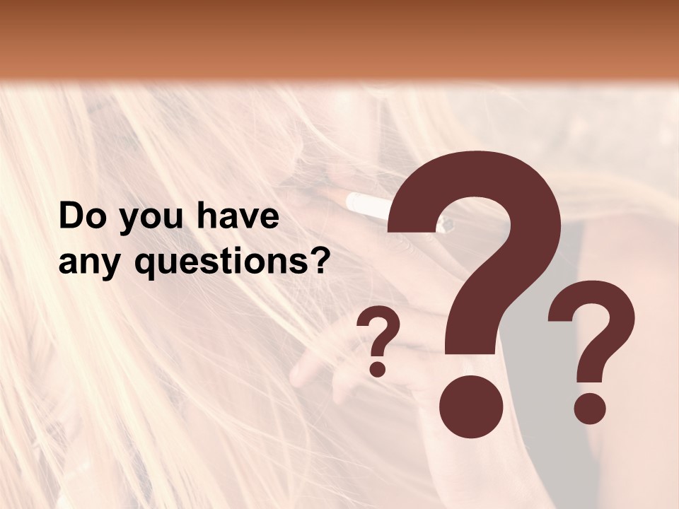 Fumeur Femelle Blond PowerPoint Template