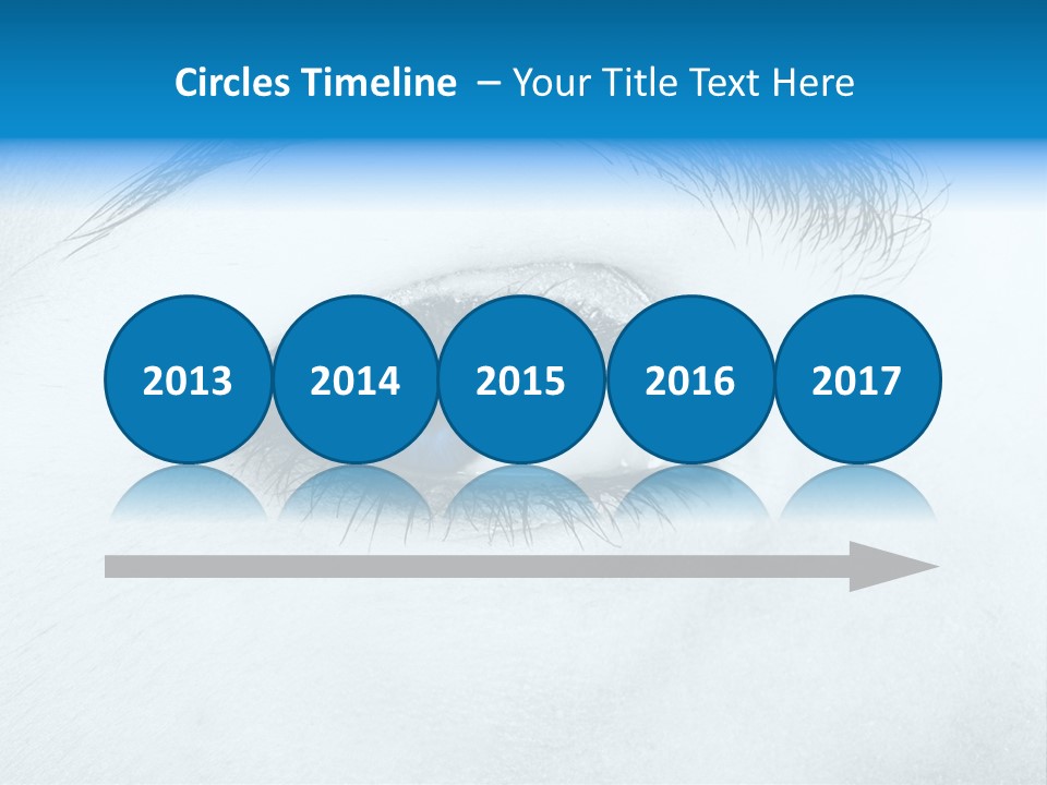 Close-Up De Uma Bela Mulher Com Olhos Azuis PowerPoint Template