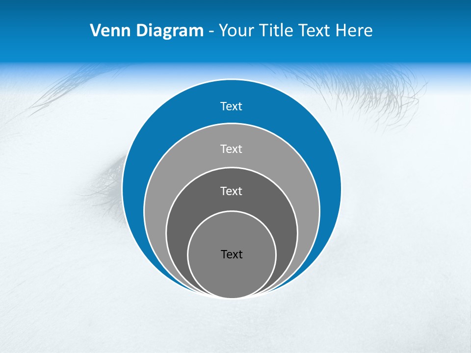 Close-Up De Uma Bela Mulher Com Olhos Azuis PowerPoint Template