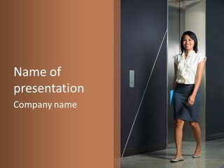 Building Businesswoman Cute PowerPoint Template