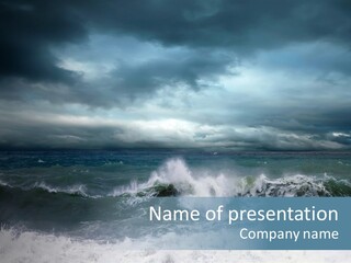 Copyspace Water Ocean PowerPoint Template