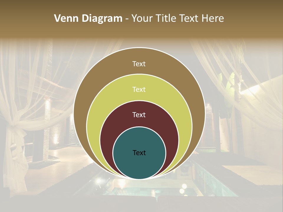 House Tourist Holiday PowerPoint Template