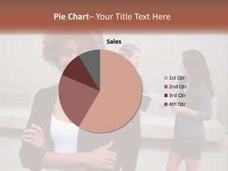 A Woman Standing In Front Of A Group Of Business People PowerPoint Template